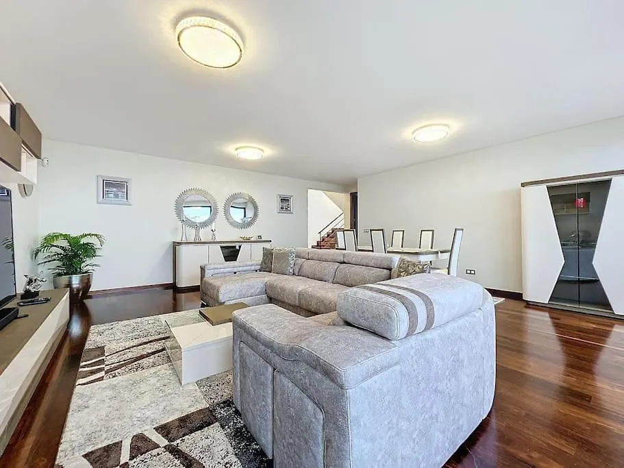 Villa Ribeiro Real 12 A Camara de Lobos