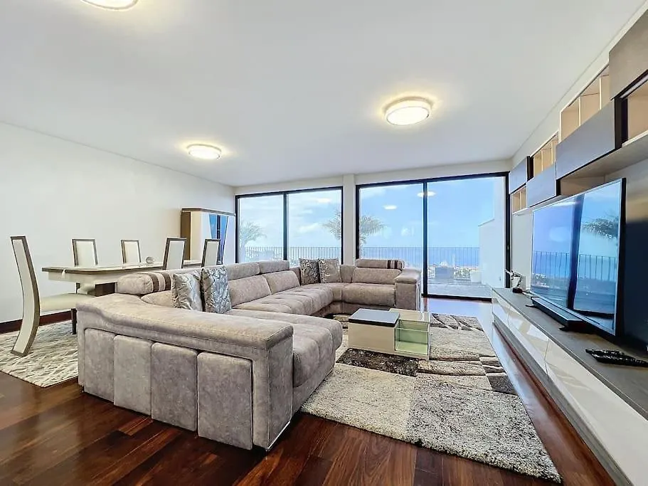 Villa Ribeiro Real 12 A Camara de Lobos