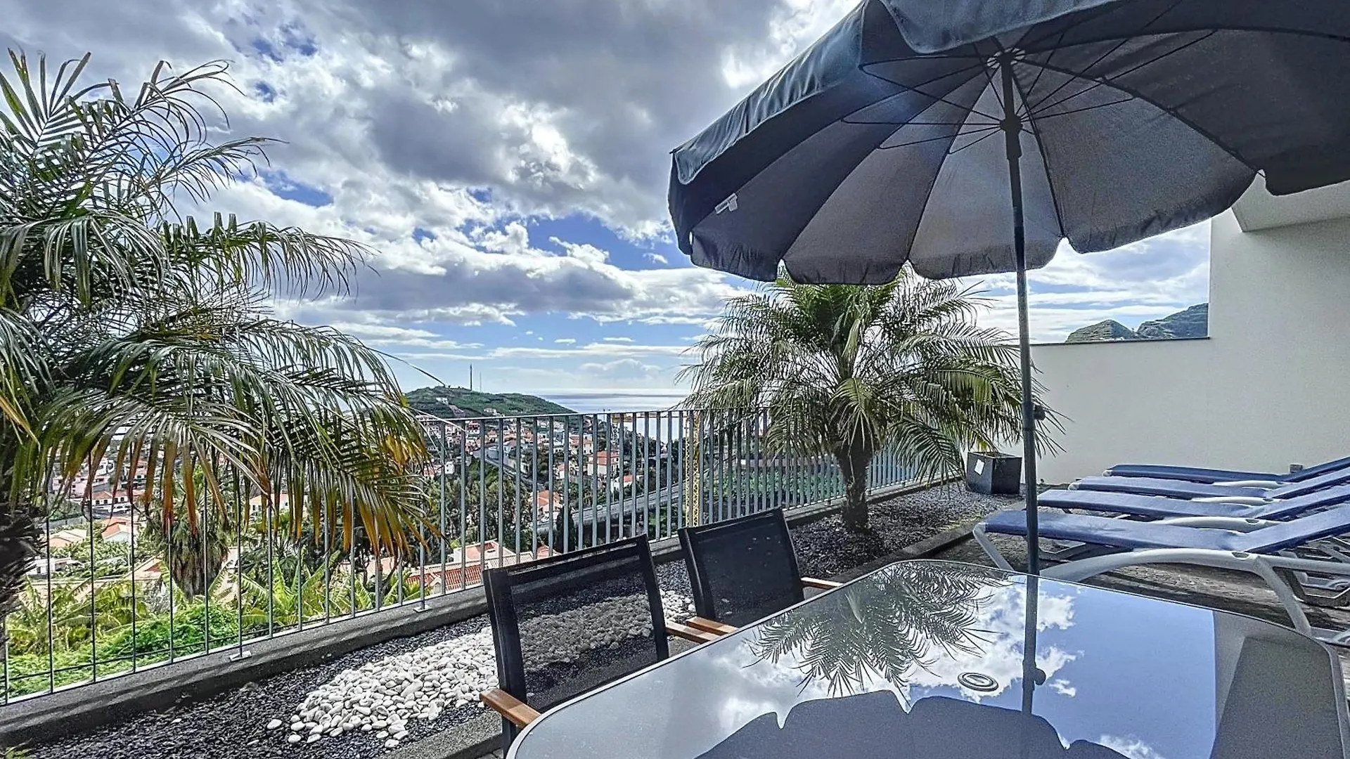 Villa Ribeiro Real 12 A Camara de Lobos